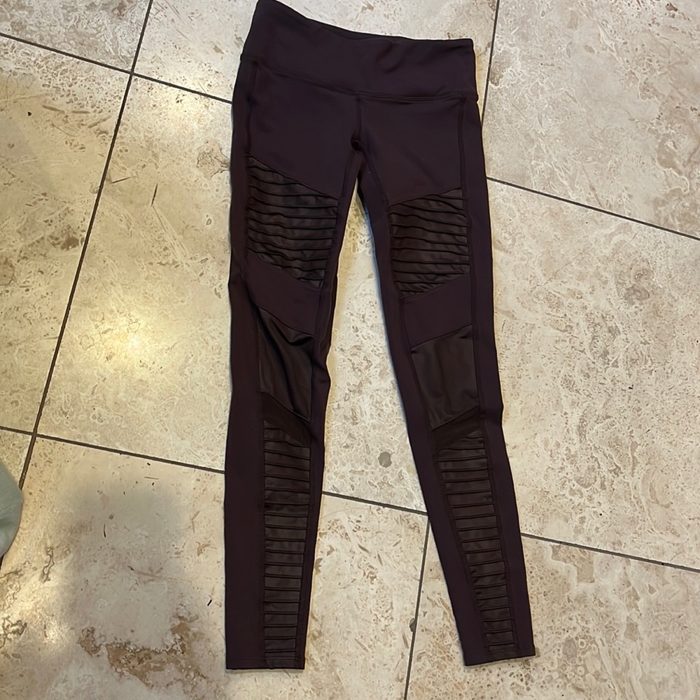Alo Yoga Moto Deep Plum Leggings